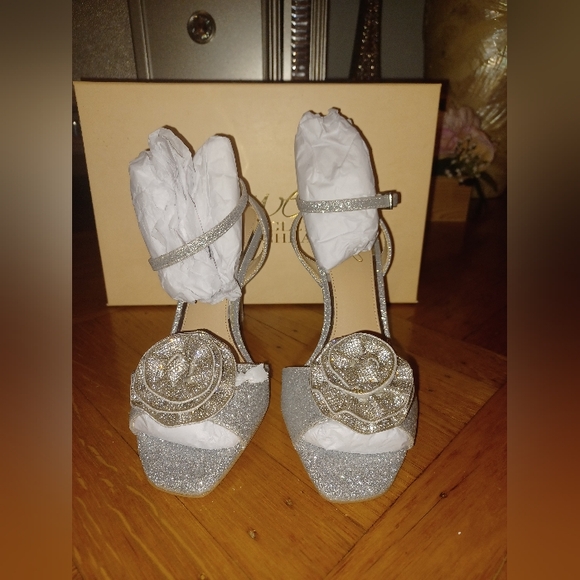 Badgley Mischka Silver Glitter Women's Heels